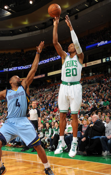 着他的姓名 着他的姓名